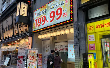 出店を増やしている居酒屋チェーン「餃子のかっちゃん」(4月、東京都豊島区)