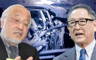 藤本隆宏氏(左)=共同=と、トヨタ自動車の豊田章男会長。背景はトヨタ自動車九州の宮田工場(福岡県宮若市)
