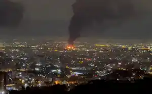 イランでの戦争でも大量のCO2が排出された(3月16日テヘラン、SNS投稿より)=ロイター イランでの戦争でも大量のCO2が排出された(3月16日テヘラン、SNS投稿より)=ロイター