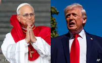 ローマ教皇㊧とトランプ米大統領