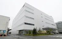 三菱電機が福岡市内に建設したパワー半導体後工程の新棟(15日、同市)