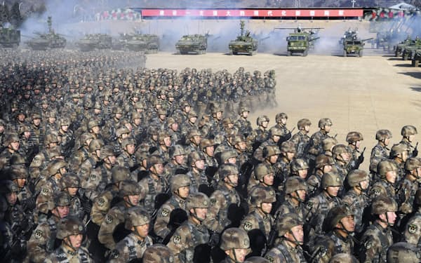 中国人民解放軍の訓練（2021年1月）＝新華社・共同