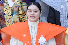 成田山不動尊の節分祭に高石あかりさんは「ばけばけ」の共演者とともに参加した(大阪府寝屋川市)
