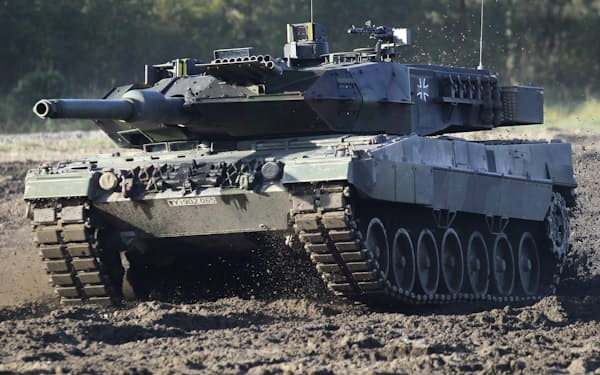 ドイツやポーランドがウクライナに供与する主力戦車「レオパルト２」＝ＡＰ