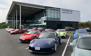 カレラ911やカイエンなど約50台の試乗車を用意している(ポルシェ・エクスペリエンスセンター東京) カレラ911やカイエンなど約50台の試乗車を用意している(ポルシェ・エクスペリエンスセンター東京)