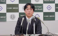就任記者会見に臨む日銀福岡支店の畠中基博支店長(20日、福岡市)