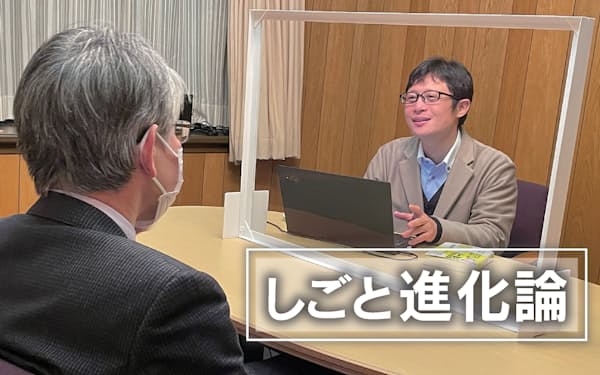 「となりのかいご」の川内潤さんはコマツ以外にも複数の企業で社員の介護相談にのっている＝となりのかいご提供