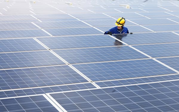 経産省は事業用太陽光発電パネルの屋根置きを後押しする