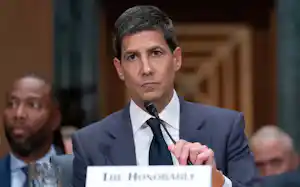 米上院の指名公聴会に臨んだケビン・ウォーシュ氏(21日、米首都ワシントン)=AP 米上院の指名公聴会に臨んだケビン・ウォーシュ氏(21日、米首都ワシントン)=AP