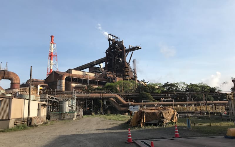 世界的に粗鋼生産が減少傾向に(日本国内の製鉄所)