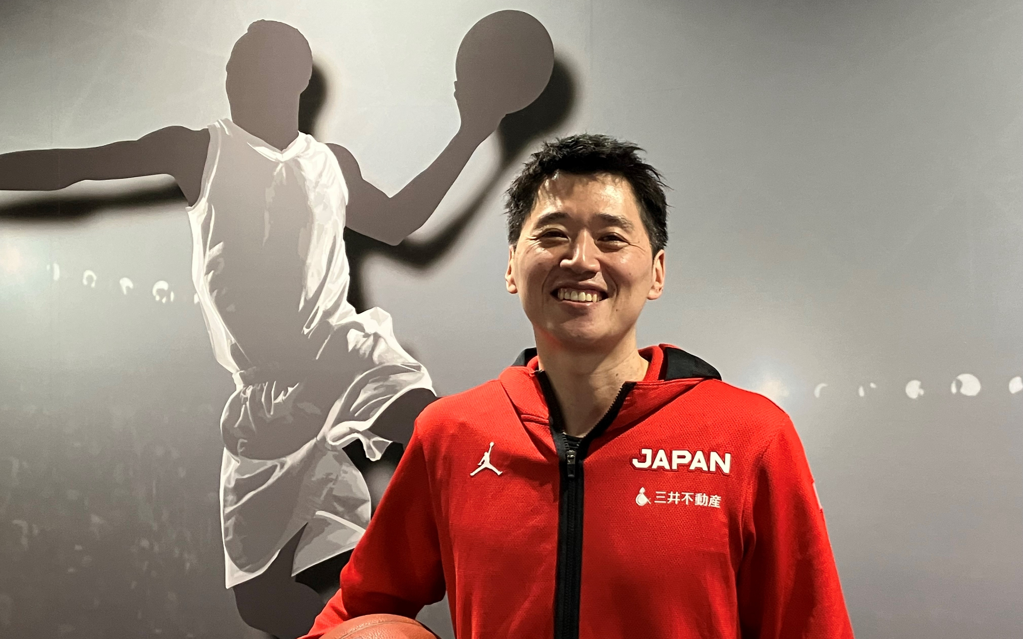 パリ五輪を目指す女子バスケHCの恩塚さん