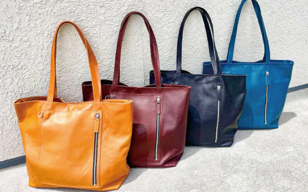 本革をラフに楽しむショルダーバッグ