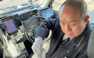 三和交通のタクシー運転手