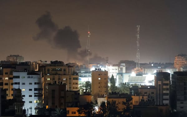 イスラエル軍機がガザを報復で空爆した（2日、ガザ）＝ロイター