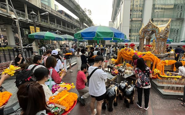 タイ・バンコクのエラワン廟は中国人客に人気の観光地（2日）