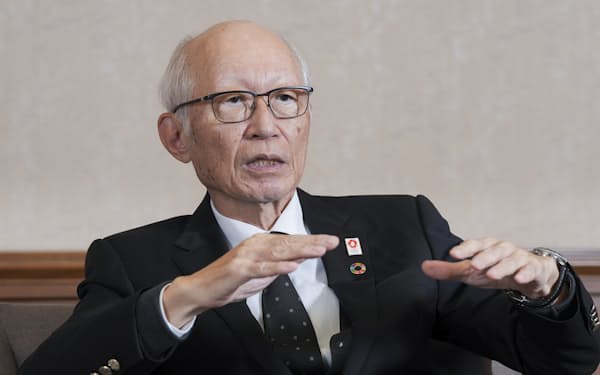 角和夫・阪急阪神ホールディングス会長は、傘下の阪急電鉄の代表取締役を退任する
