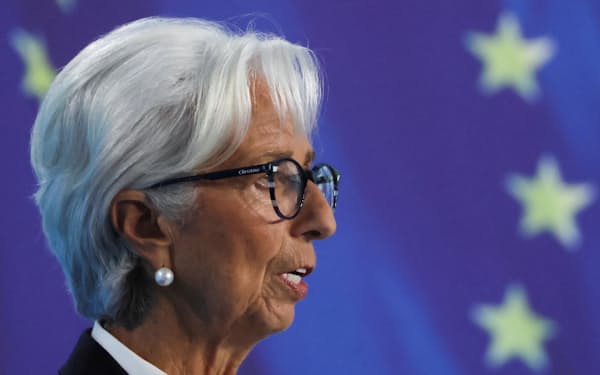 FILE PHOTO: European Central Bank (ECB) President Christine Lagarde speaks during a news conference following the ECB's monetary policy meeting in Frankfurt, Germany October 27, 2022. REUTERS/Wolfgang Rattay/File Photo