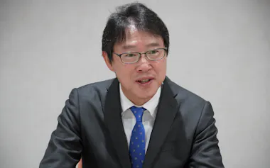 インタビューに答える三井不動産の植田俊社長(4月24日、東京都中央区)