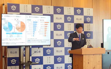 岡山県の伊原木隆太知事は早くも中東情勢の影響が出ていると話した(24日、岡山市)