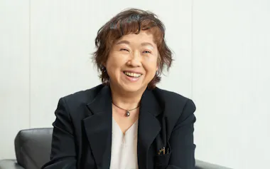 「毎回、構想は練らない。今回も出会った人との縁がつながって本ができました」と話す