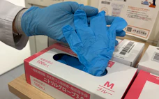 医療用手袋、欠品で中小医院に届かず 政府は5000万枚備蓄5月放出