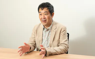 「ミナが給与所得者として人生を全うしたのは当時の女性としては珍しかった」と話す門井慶喜さん