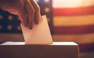 11月の中間選挙で不正が起きないと信じる有権者は25%にすぎない=AP 11月の中間選挙で不正が起きないと信じる有権者は25%にすぎない=AP