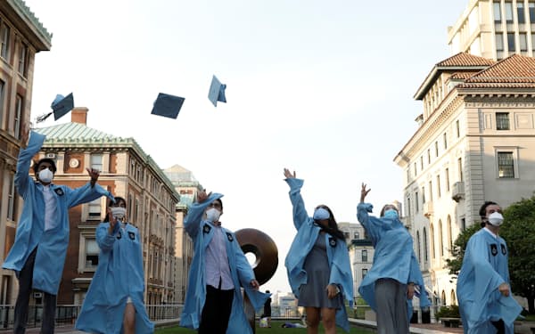 米コロンビア大学の卒業式の風景（2020年5月）=ロイター

