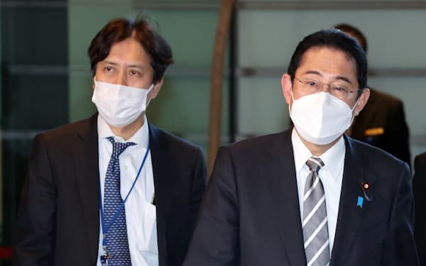 岸田首相と荒井勝喜首相秘書官（2022年12月）