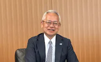 福井銀行の長谷川英一頭取は「感動を与える業務が対価を生み、従業員満足度を高める」と話す