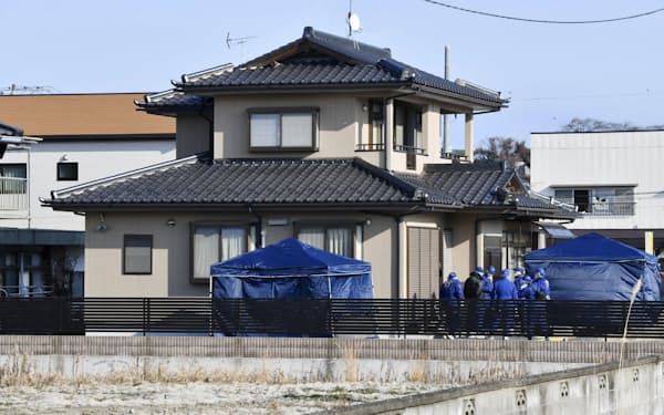 女性が死亡しているのが見つかった住宅（4日、福島県いわき市）=共同