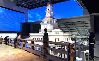 リニューアルされた常設展で手前の日本橋から新設された服部時計店を望む