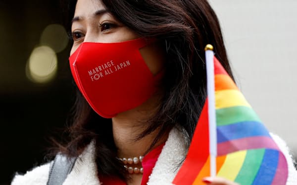 東京地裁は22年11月、同性カップルが家族になる法制度がないのは「違憲状態」と判断した＝ロイター