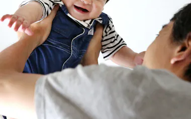 子育てする男性