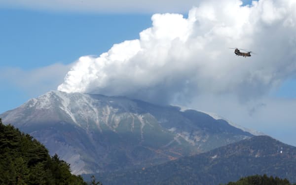 2014年の御嶽山噴火では63人の死者・行方不明者を出し、火山監視・予知体制の問題が浮き彫りになった