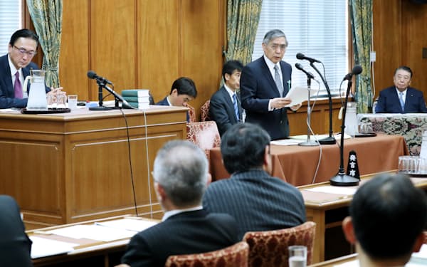 衆院議運委で所信を述べる日銀の黒田総裁（2018年）