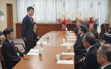 平田知事が9市町のトップらと意見交換した(27日、長崎県佐世保市)