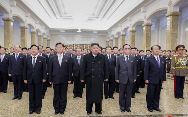 北朝鮮の金正恩総書記は国内問題に対処する姿勢を強調している（中央、1月）＝朝鮮中央通信・共同