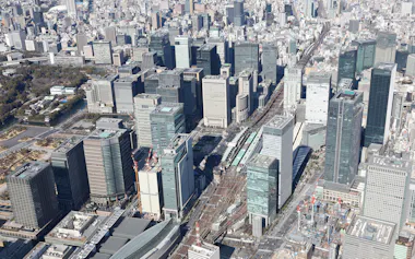 東京駅周辺の八重洲(写真右)や丸の内などのオフィス需要が旺盛