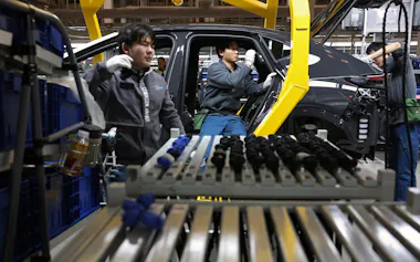 独フォルクスワーゲンは中国国有メーカーとの合弁により安徽省合肥に設立した工場でEVを生産している=ロイター