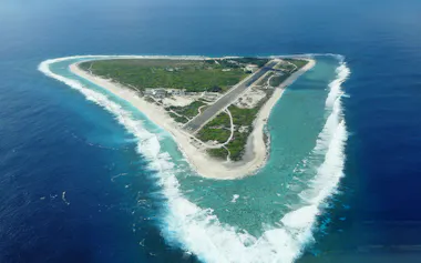 東京都小笠原村の南鳥島(気象庁提供)
