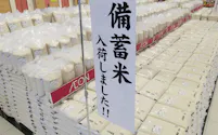 店頭に並ぶ政府備蓄米(2日、大阪市内の店舗)