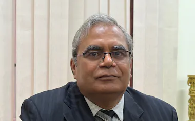Indra Mani Pandey 1990年にインド外務省に入省。駐オマーン大使やジュネーブの国連機関の代表などを歴任し、24年から現職