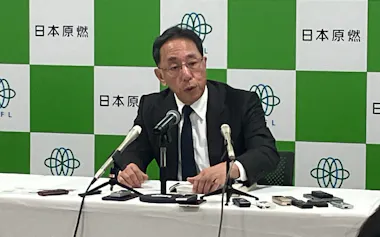 記者会見する増田社長(28日、青森市)