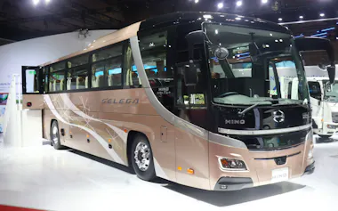 ジェイ・バスが石川県の工場で生産する日野自動車のバス「セレガ」