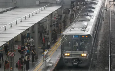 JR大阪駅に到着した電車