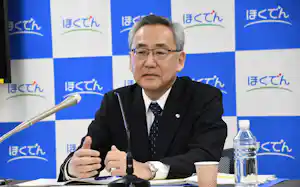 記者会見する北海道電力の斎藤社長(28日、札幌市) 記者会見する北海道電力の斎藤社長(28日、札幌市)