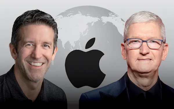 米アップルのジョン・ターナス次期CEO㊧とティム・クックCEO=NIKKEI montage/ロイター/共同