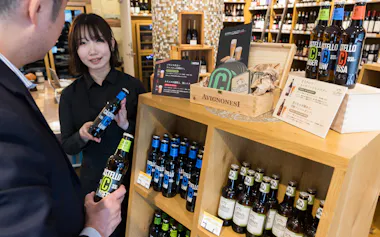 売り場に並ぶイタリア産ビール(東京都渋谷区のカ・モンテ)