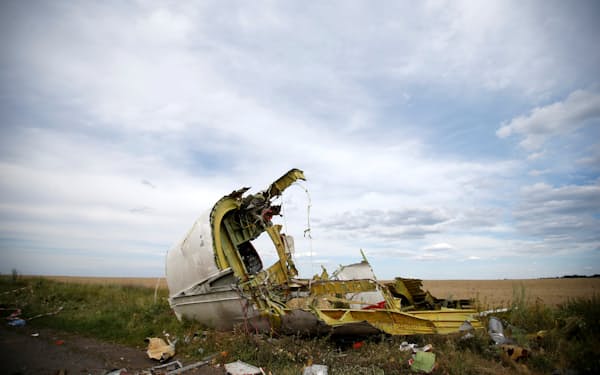 2014年、ウクライナ東部上空で撃墜されたマレーシア航空機の残骸＝ロイター